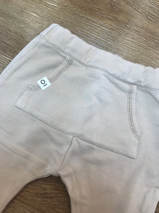 Pantalone Coccodè di tuta beige con tasca sul davanti ed elastico in vita