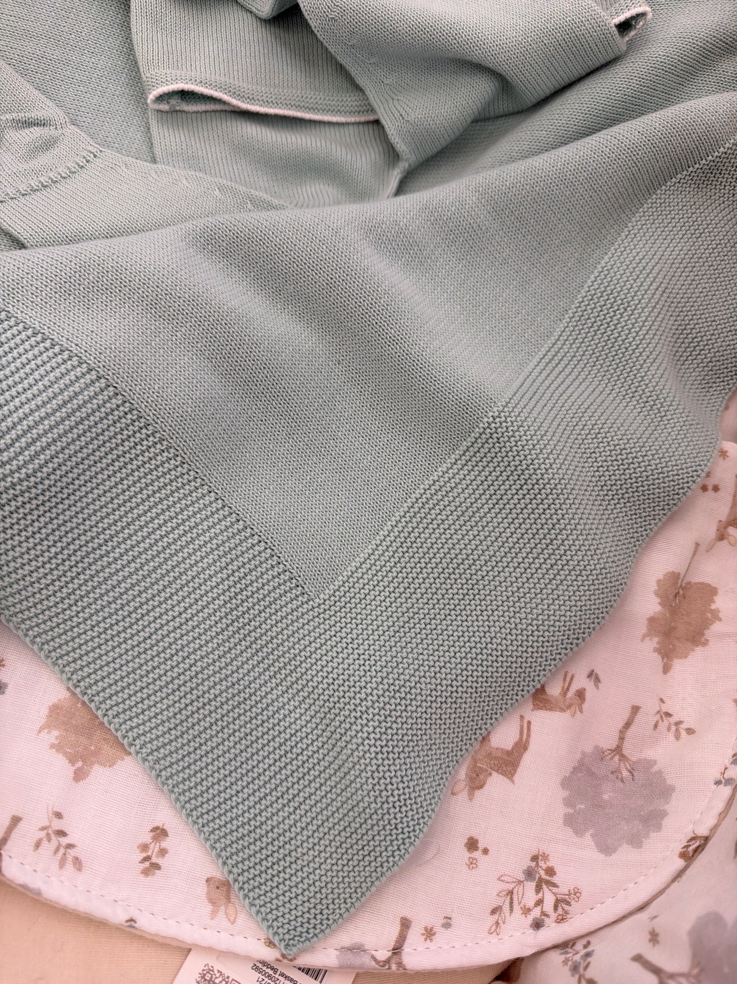 Coordinato Nascita in filo verde coperta con coordinato due pezzi in filo