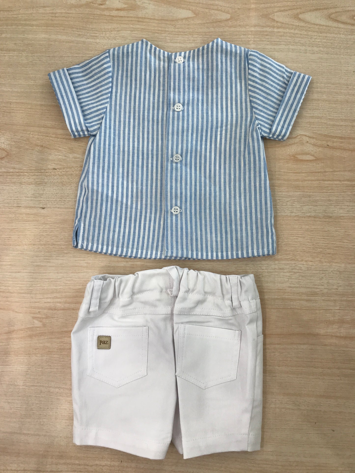 Completo Paz Rodriguez in cotone camicia mezza manica a righe bianche e celesti con pantalone corto bianco