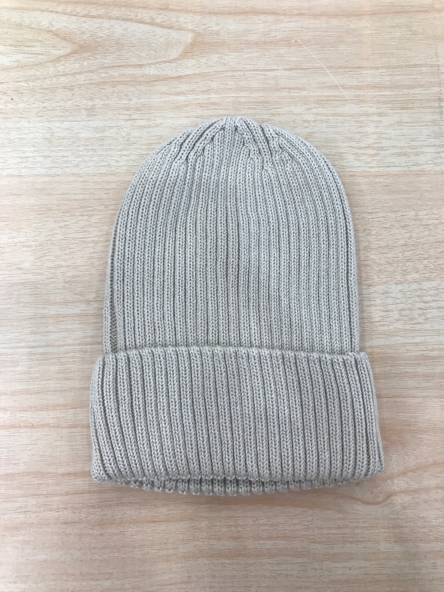 Cappello Nannafrufrù in filo di cotone tortora a righe con risvolto