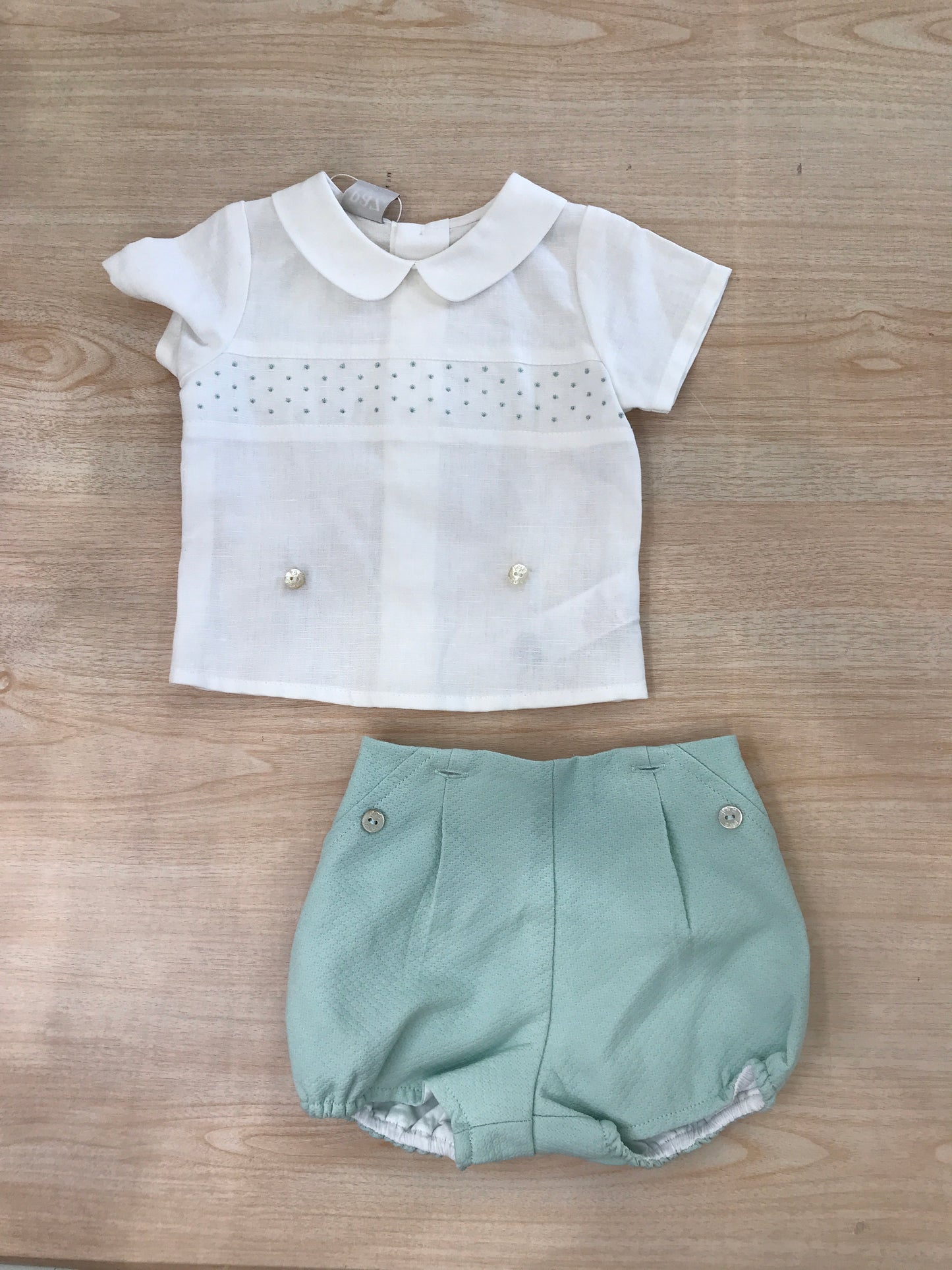 Completo Paz Rodriguez in cotone camicia mezza manica con corpetto lavorato con pois verdi con pantalone corto verde
