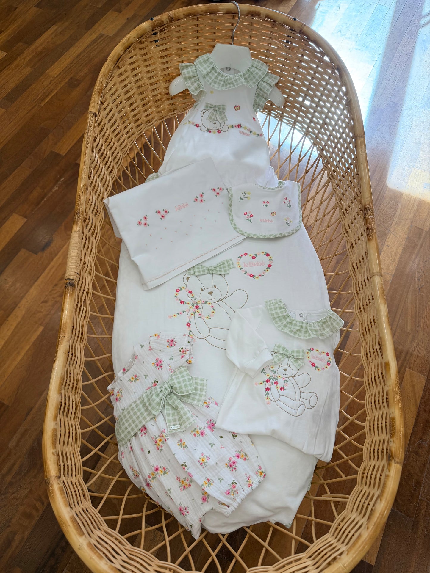 Coordinato Le Bebè in cotone con quadretti verdi e bianchi con orsetti e fiorellini in rosa