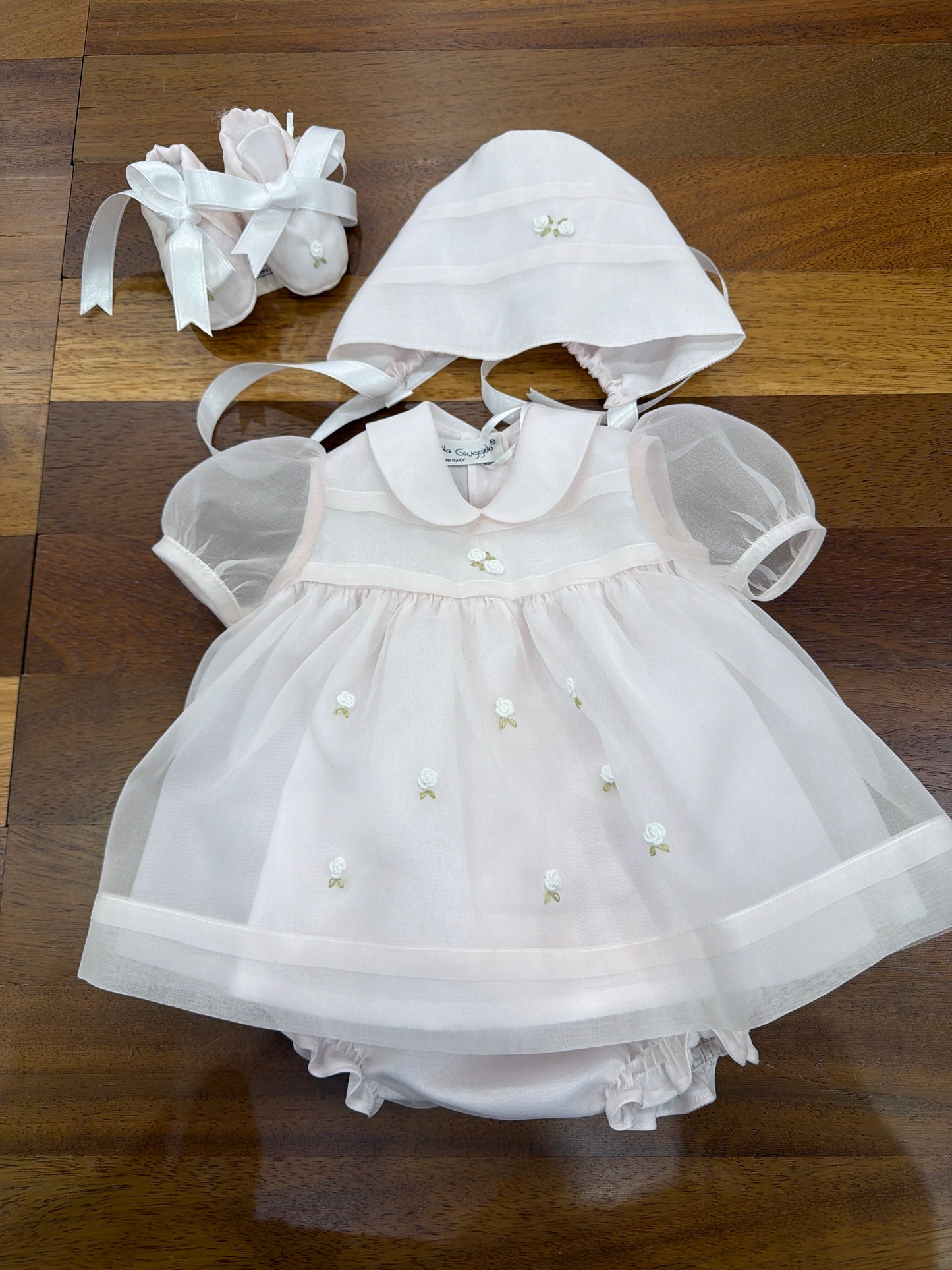 Abitino Piccola Giuggiola in organza in seta rosa con culotte con roselline ricamate
