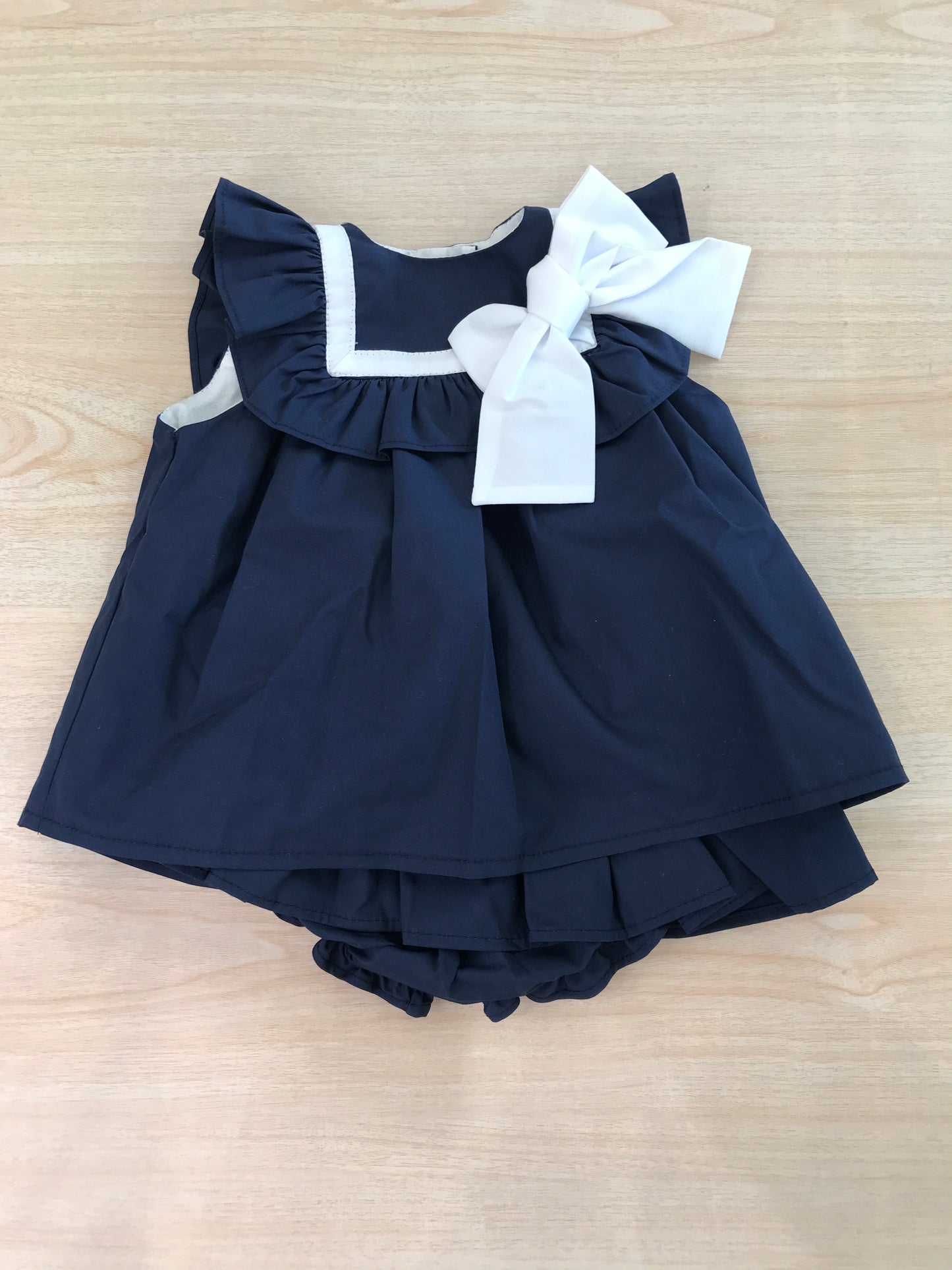 Completo Fofettes in cotone blu abitino con rusche smanicato con collo marinaretto e fiocco laterale con culotte