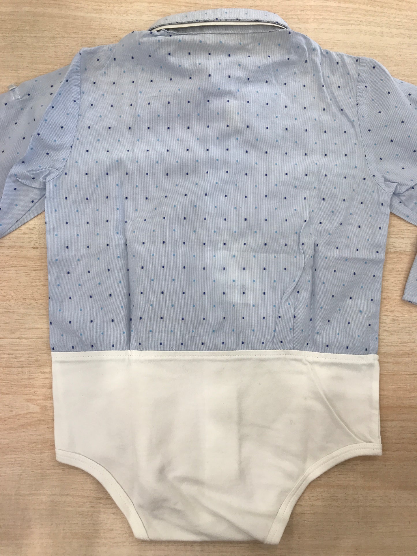 Camicia Cielo Blu in cotone manica lunga celeste con pois colorati con effetto body