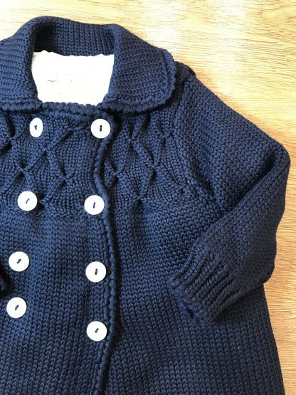 Cappotto Colibrì in lana foderato con piccoli bottoncini doppiopetto e lavorazione di punto smock