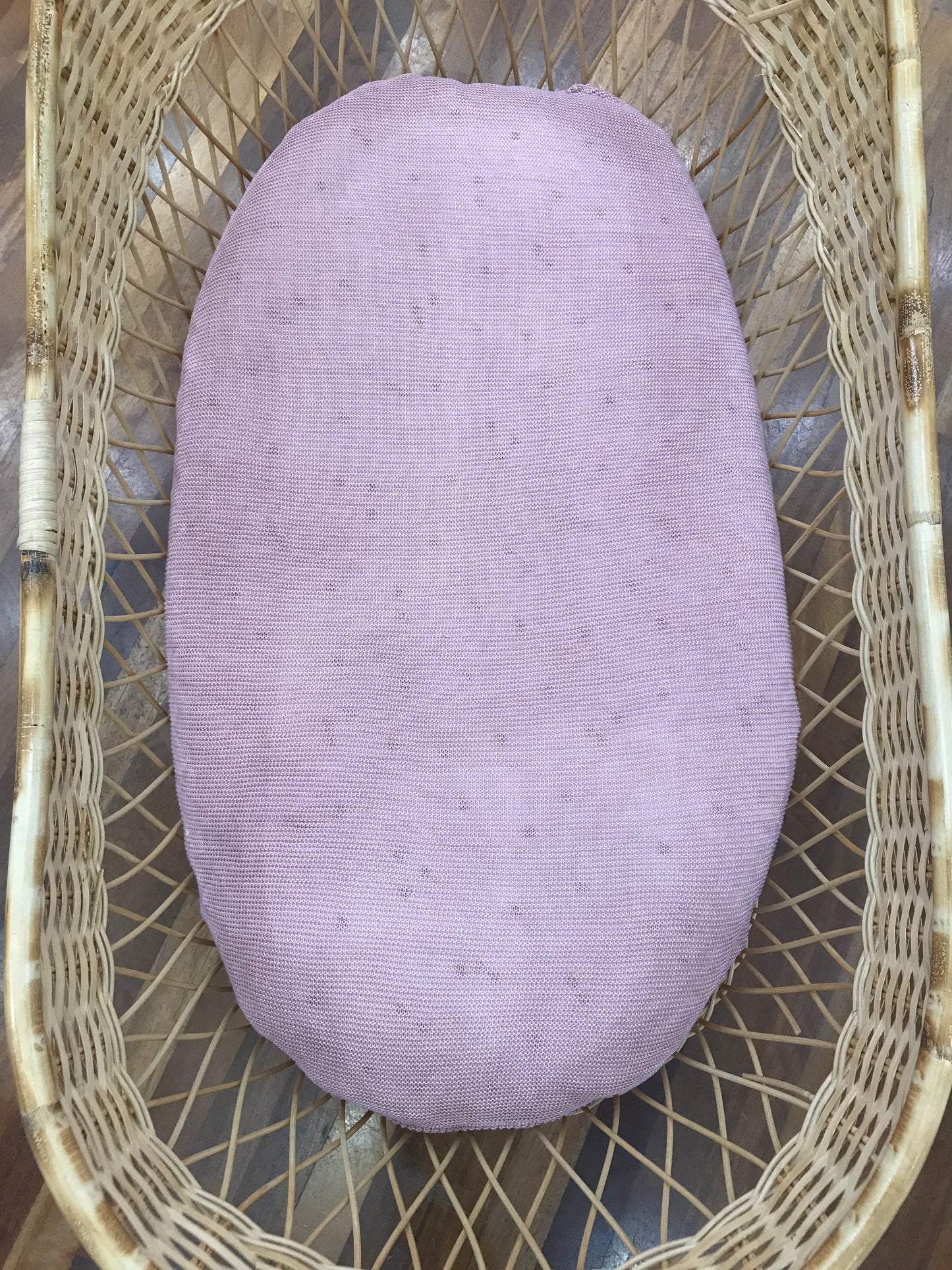 Coperta Paz Rodriguez in filo rosa antico con smerlo traforato intorno al bordo