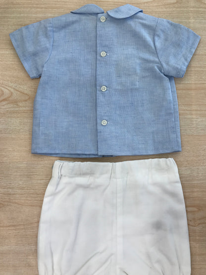 Completo Paz Rodriguez camicia mezza manica celeste con pantalone corto bianco con bottoncini