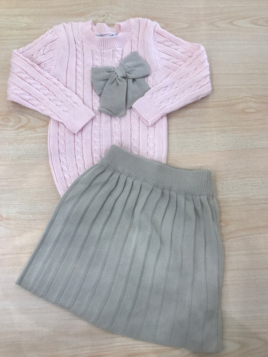 Completo Bebè di Almy in filo maglioncino rosa con trecce manica lunga con fiocchetto con gonnellina plissettata