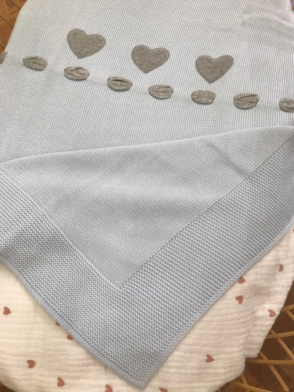Coperta Baby Lord in filo celeste con passanastro e cuoricini grigi