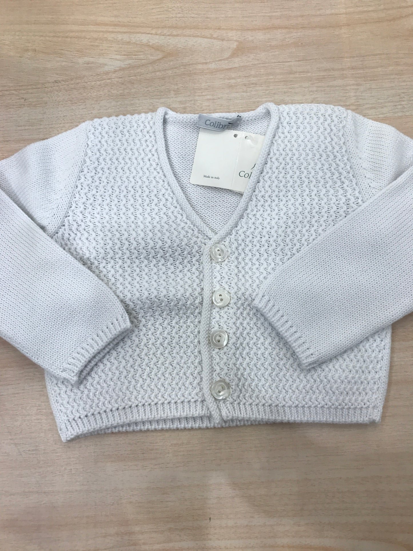 Cardigan Colibrì in filo bianco con bottoncini completamente lavorato