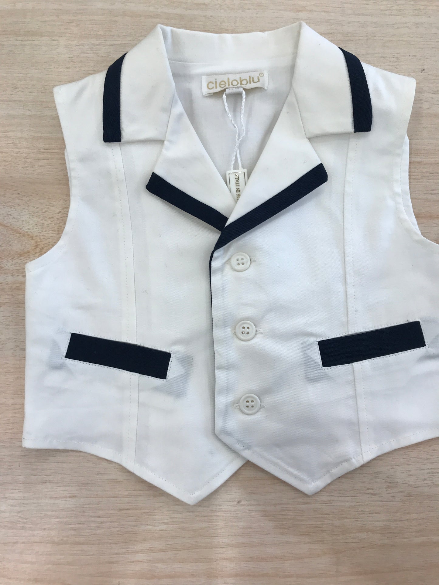 Gilet Cielo Blu in cotone bianco con richiami blu scuro e bottoncini