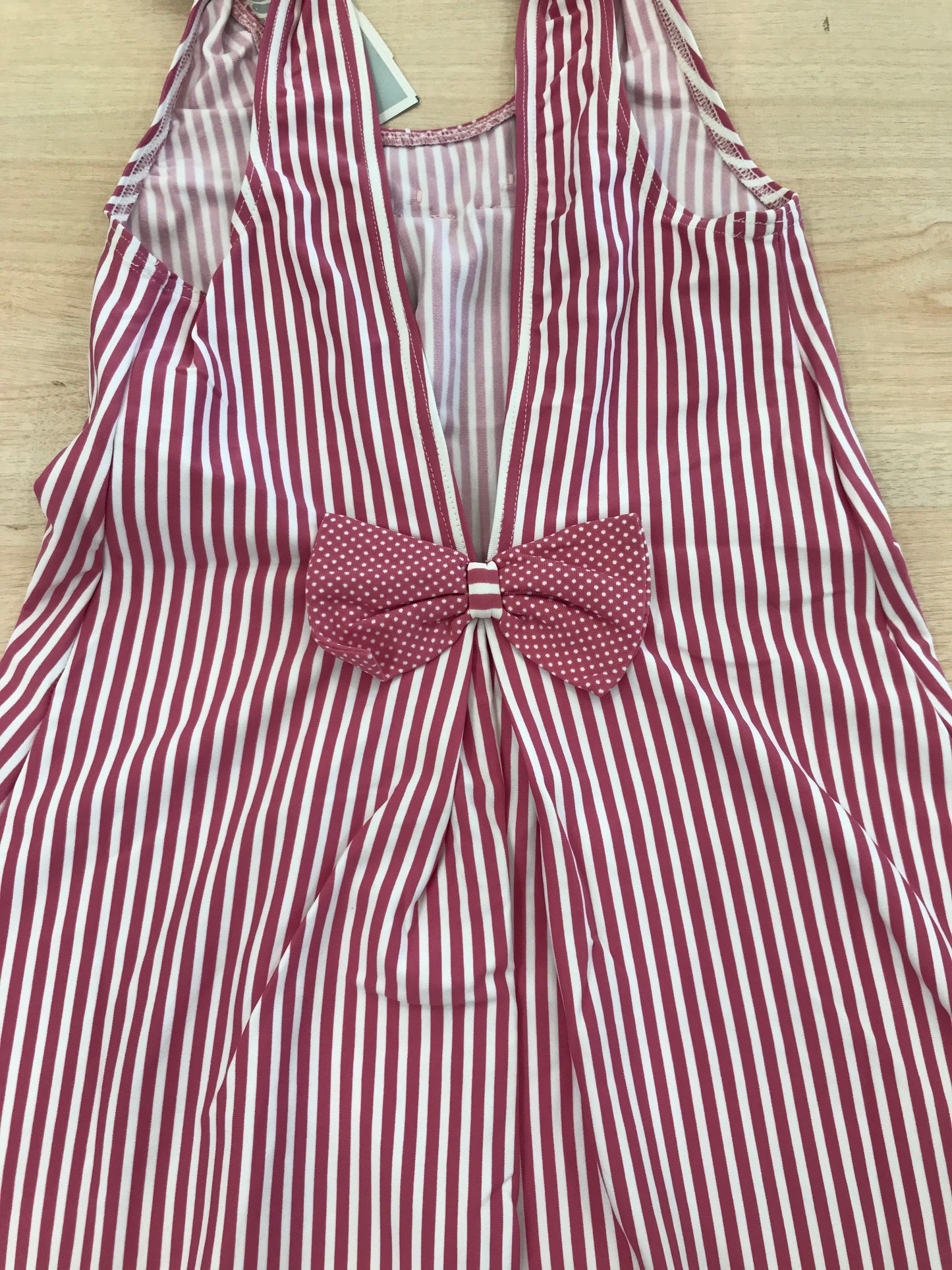 Copricostume Al Agua Patos a righe bianche e fucsia  bretelle con fiocchetti