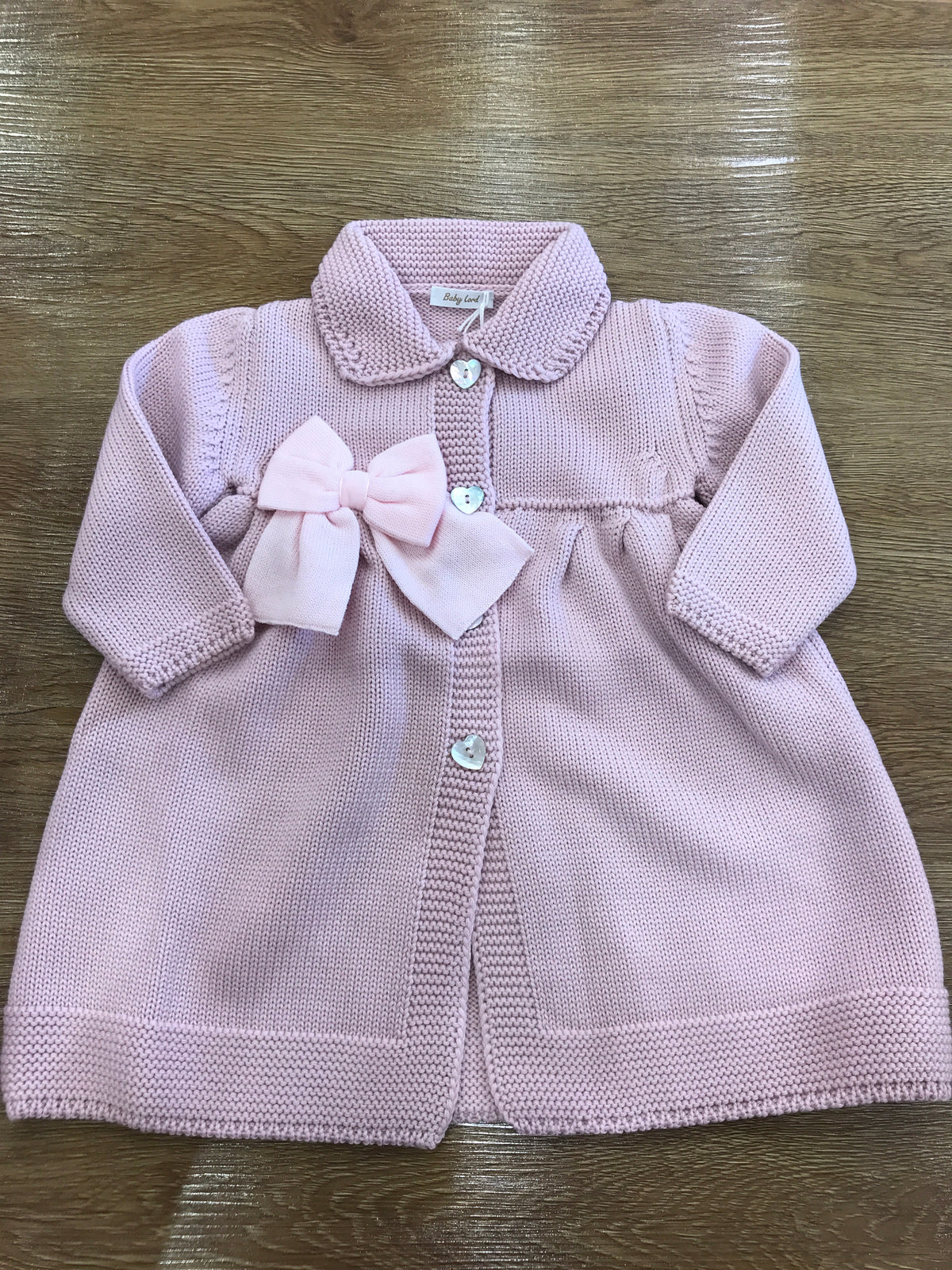Cappotto Baby Lord in lana rosa antico con fiocchetto rosa e bottoncini a forma di cuore