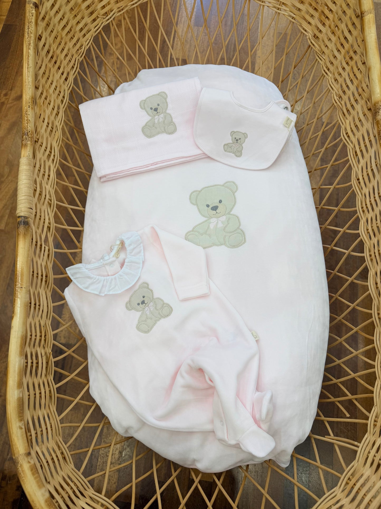 Coordinato nascita Baby Gi in ciniglia rosa con orsetto con fiocchetto