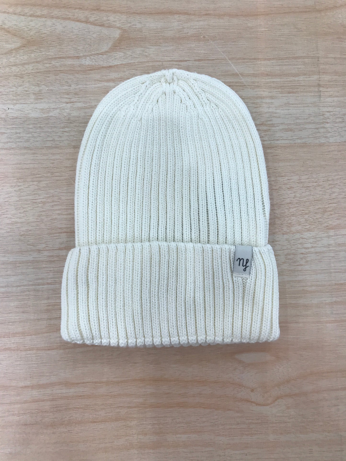 Cappello Nannafrufrù in filo di cotone panna a righe con risvolto