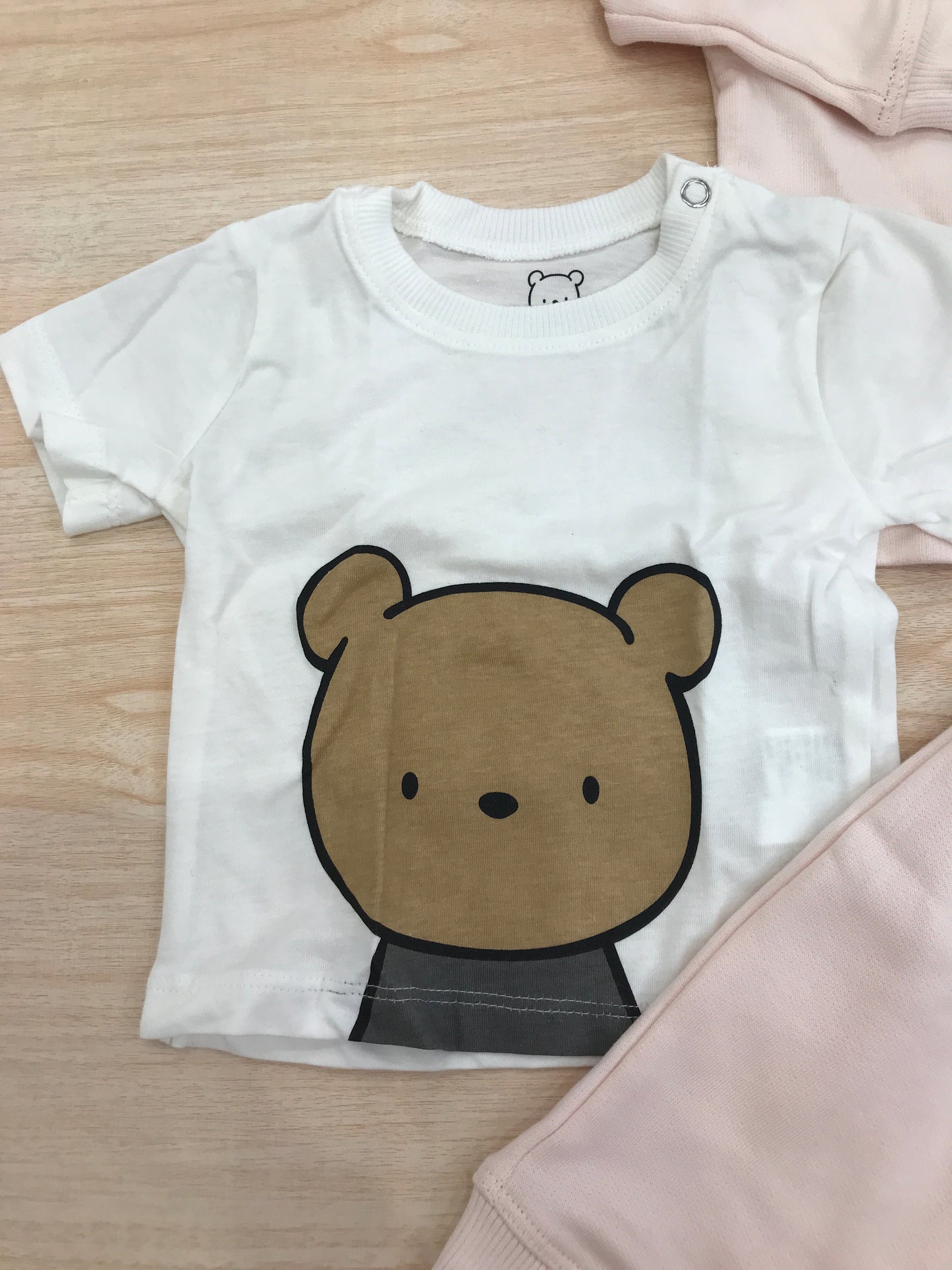 Tuta AVentiQuattrore in cotone rosa tre pezzi t-shirt felpina e pantalone lungo con sacca abbinata decorato da orsetti