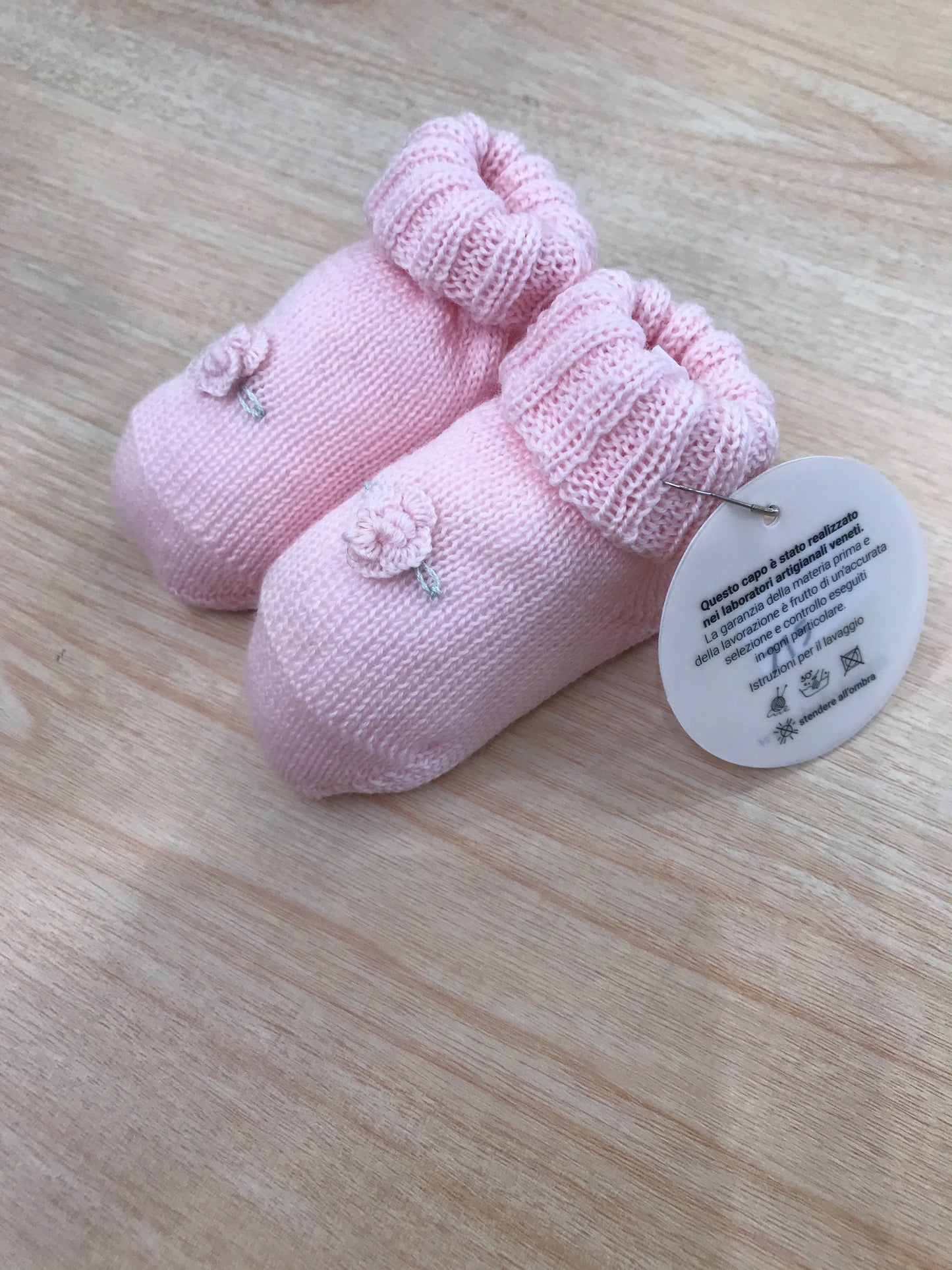 Babbucce Baby Lord in lana rosa con rosa ricamata a mano