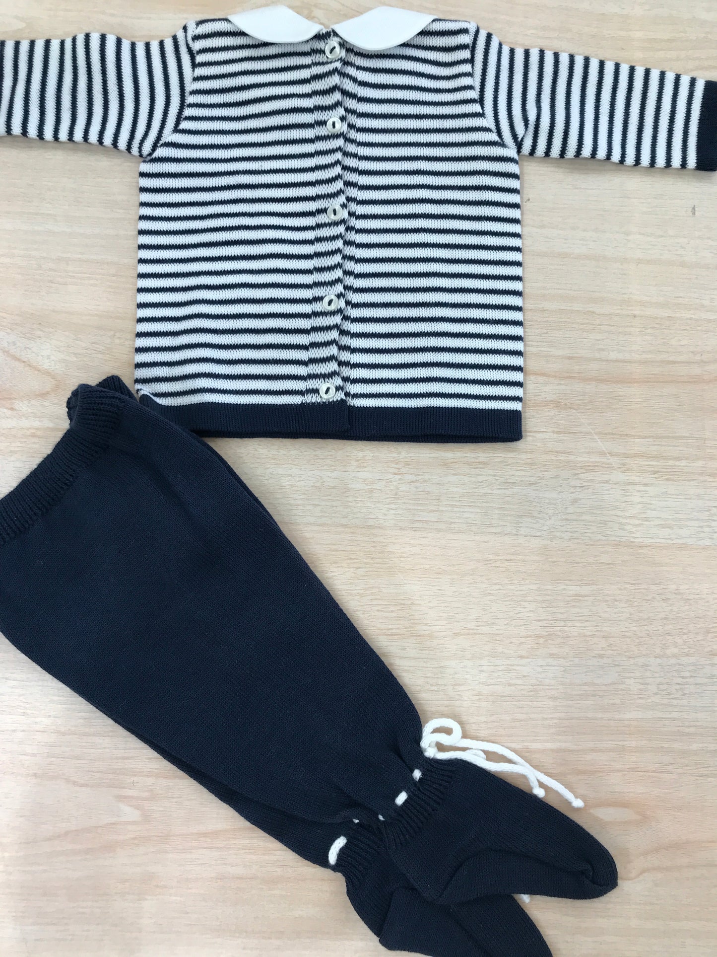 Tutina Baby Lord in filo due pezzi a righe bianche e blu con pantalone con piedini
