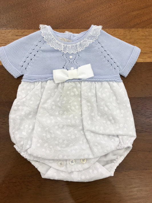 Pagliaccetto PCS in cotone bianco lavorato con corpetto in filo celeste lavorato con collo con valancienne al collo