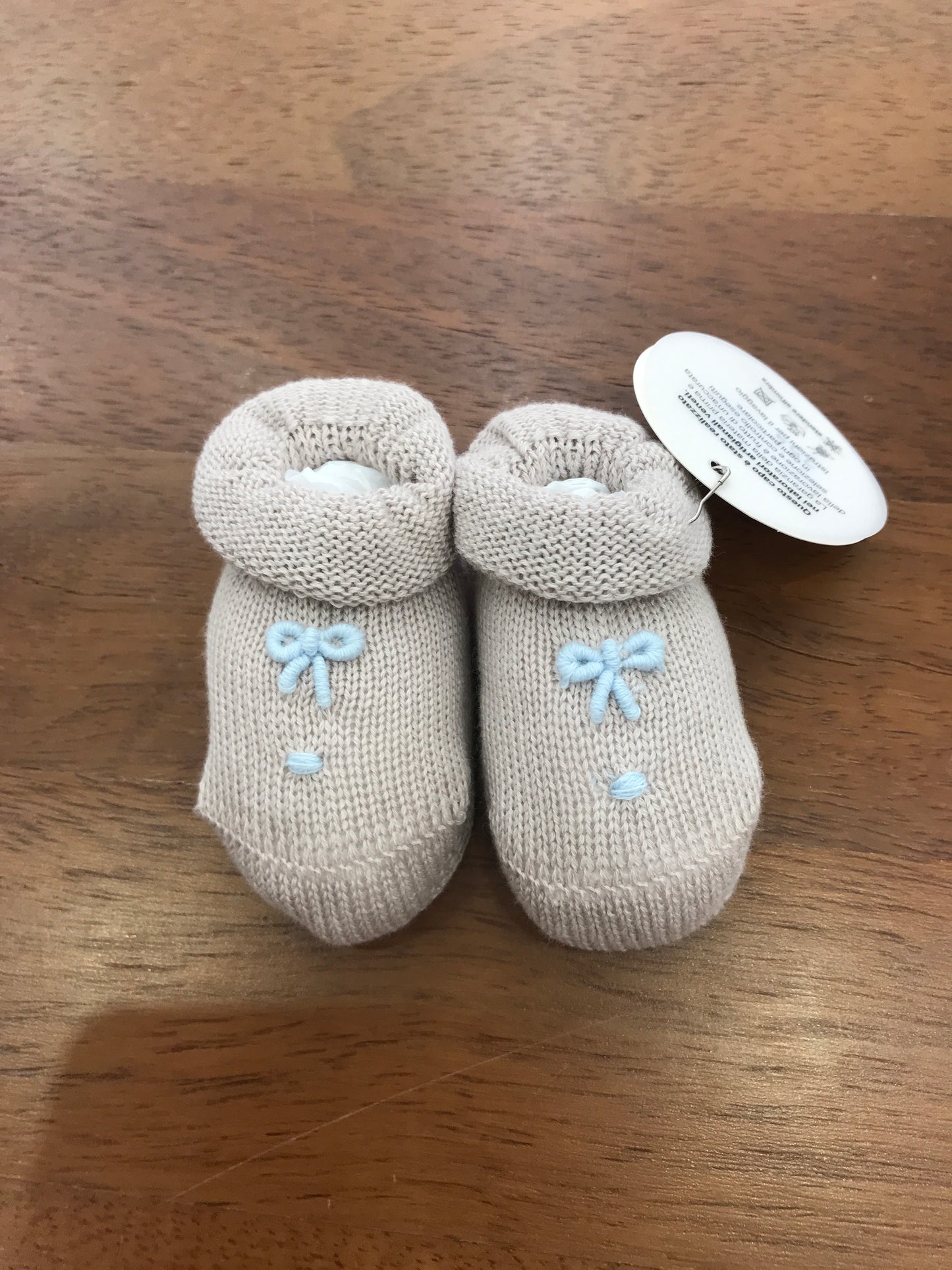 Babbucce Baby Lord in filo tortora con fiocco e pois celeste ricamato