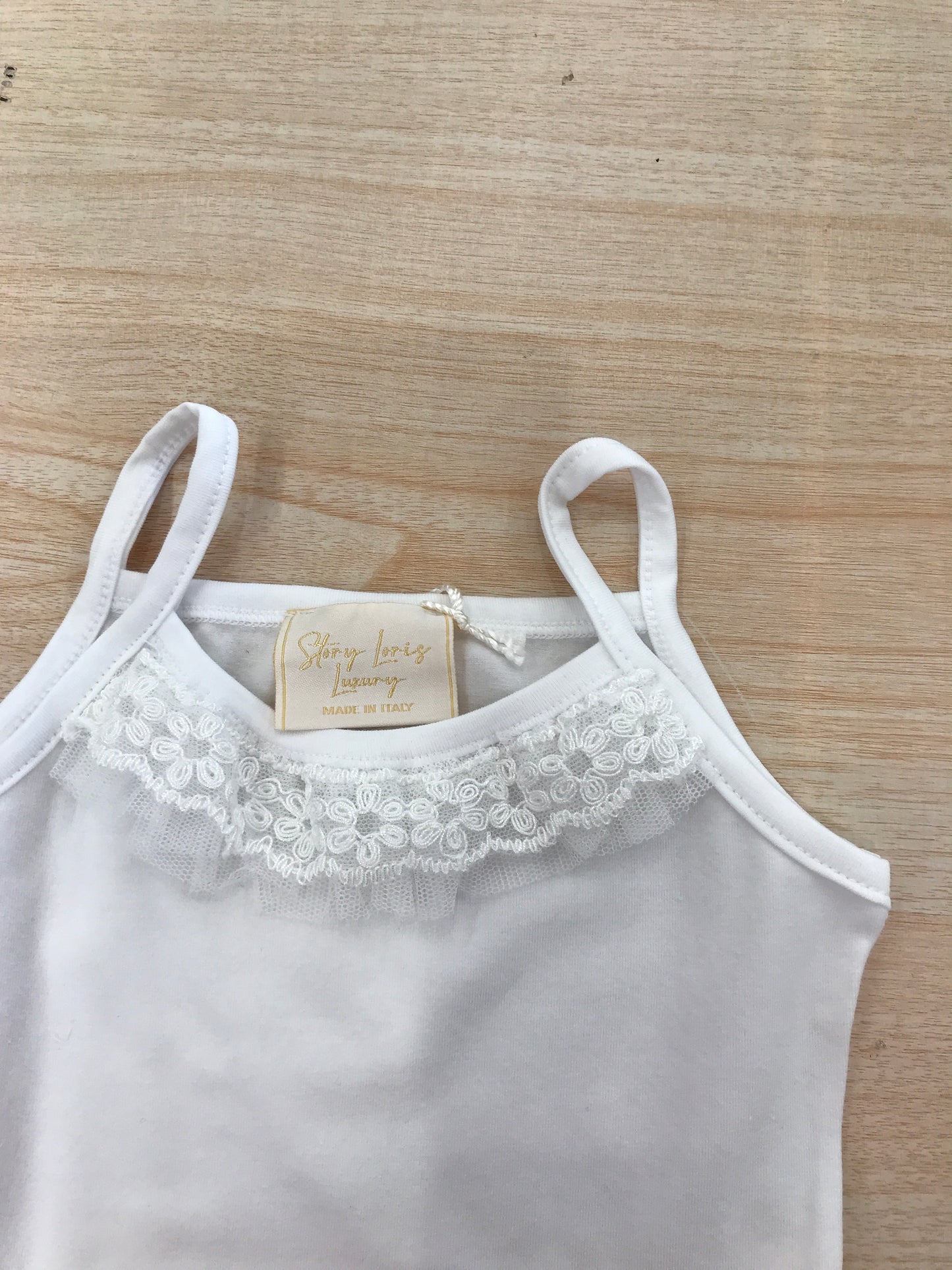 Body Story Loris in cotone bianco con bretelle bianche con rusche in pizzo sul davanti