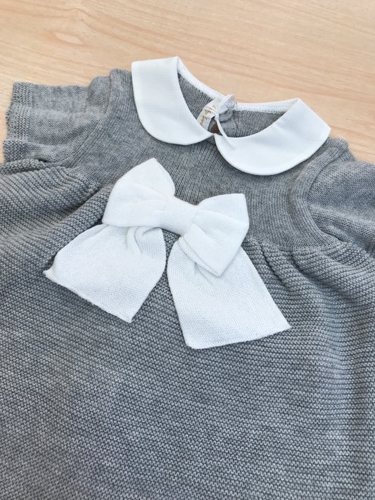 Completo Baby Lord in filo due pezzi grigio mezza manica con fiocco bianco con collo tondo e culotte bianca