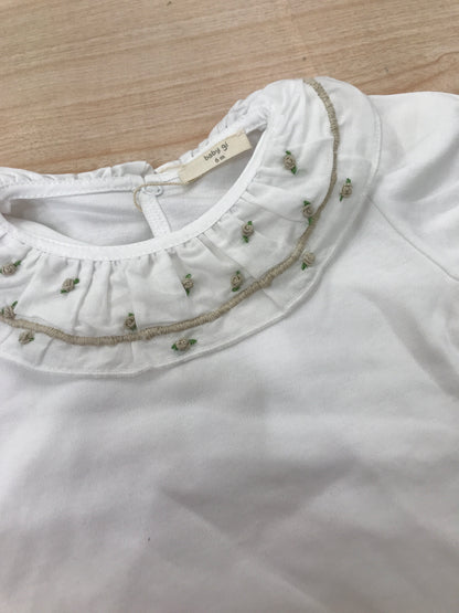 Body Baby Gi in cotone mezza manica con colletto con rusche bianca con ricami in beige e roselline su tutto il colletto