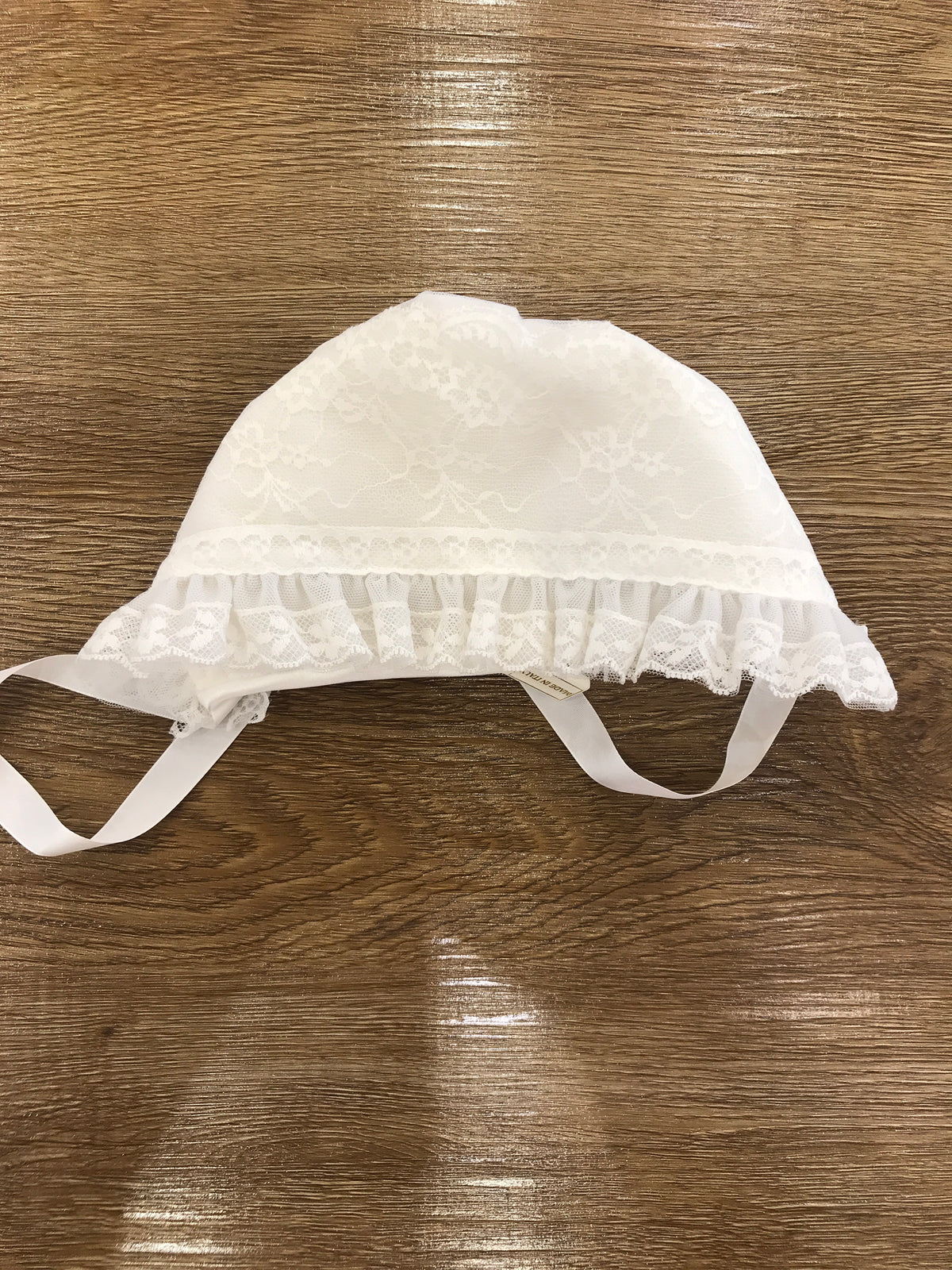 Cuffia Aletta panna in cotone con applicazione di pizzo e laccio