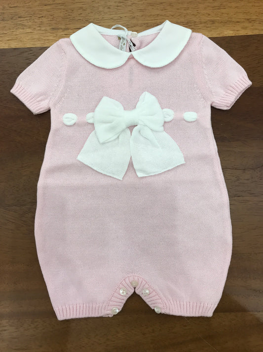Pagliaccetto Baby Lord in filo mezza manica rosa collo tondo bianco con fiocchetto bianco sul davanti