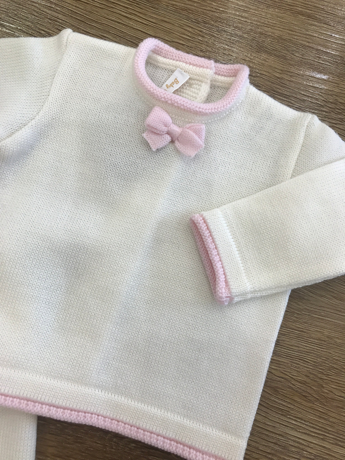 Tutina Baby Lord in lana panna due pezzi con piccoli fiocchetti rosa
