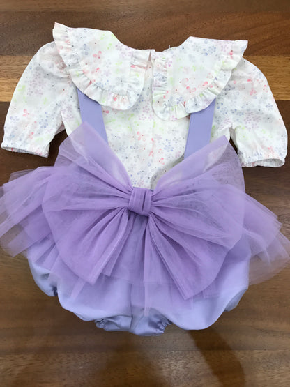 Salopette a'lapage in seta con bretelle con tulle con fiocco sul davanti