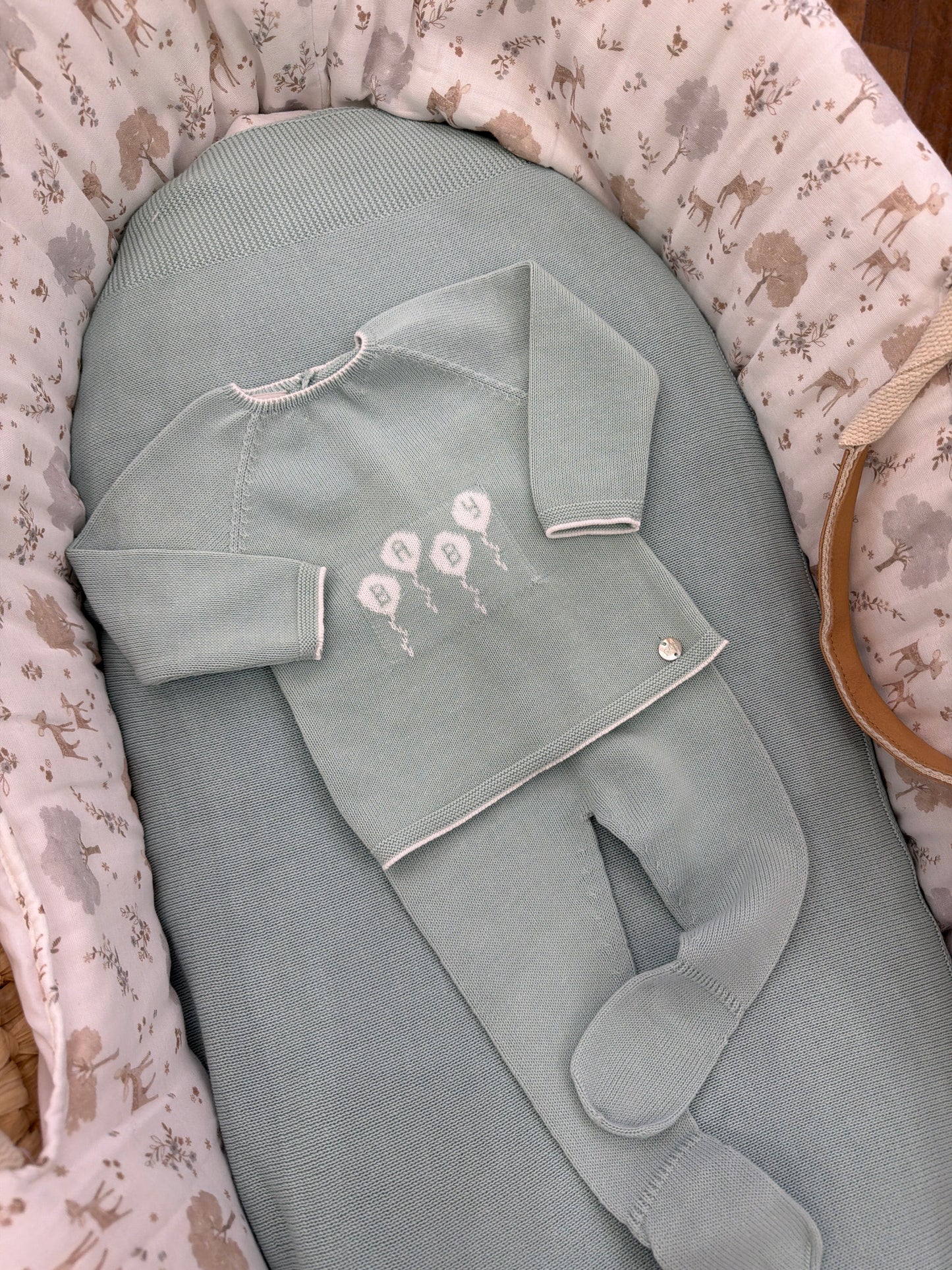 Coordinato Nascita in filo verde coperta con coordinato due pezzi in filo
