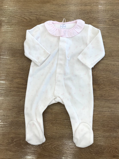 Tutina Laranjinha in ciniglia panna con rusche al collo rosa e fiorellini rosa su tutt'essa