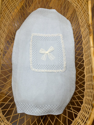 Coperta Colibrì in filo con lavorazione ai bordi e riquadro centrale con valancienne e fiocco centrale