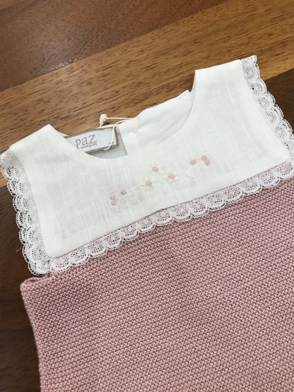 Pagliaccetto Paz Rodriguez in filo rosa antico con corpetto in lino smanicato smerlato con pizzo con ricami floreali ricamati a mano