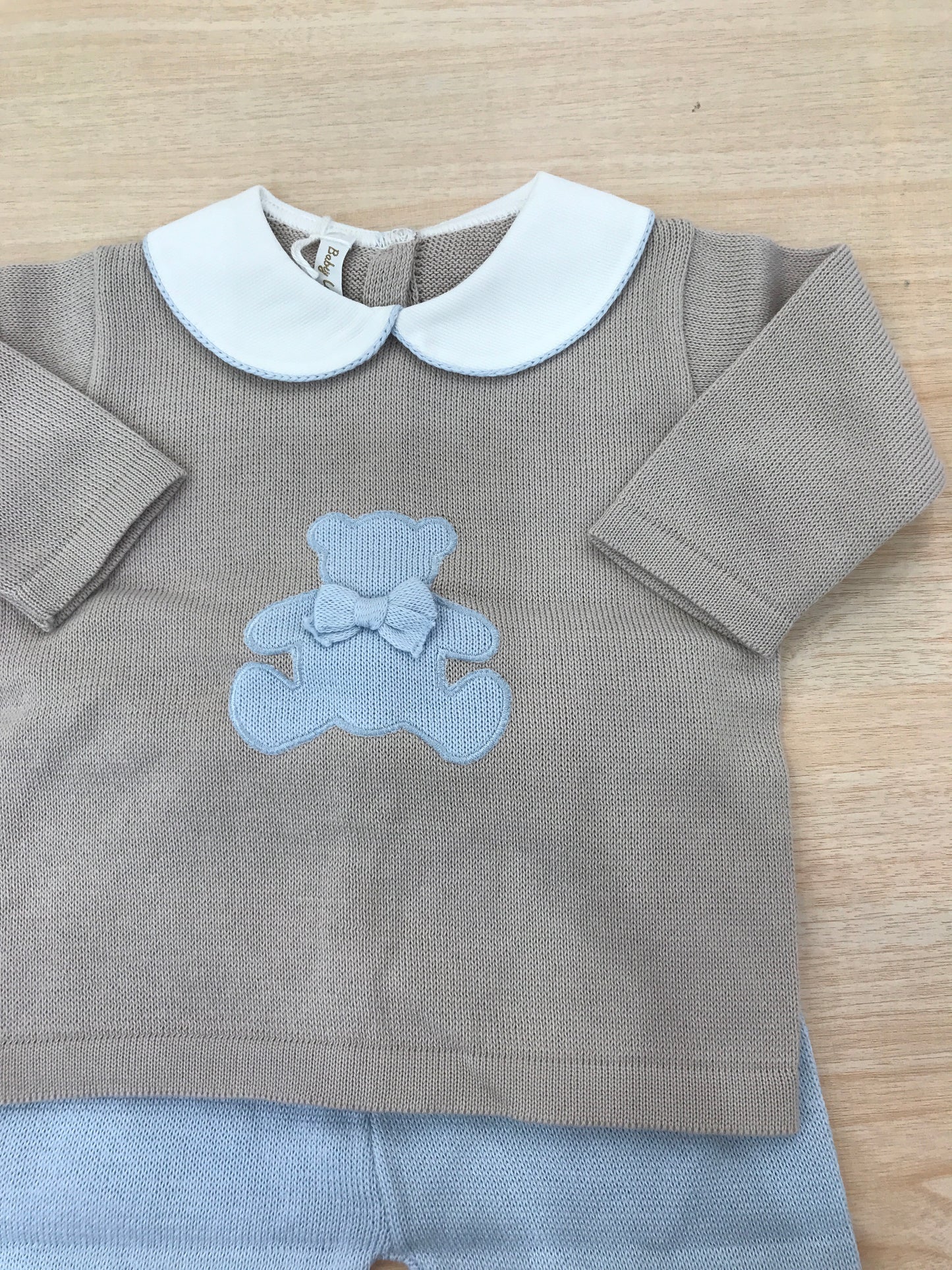 Tutina Baby Lord due pezzi in filo manica lunga tortora con orsetto e fiocchetto sul davanti pantalone celeste