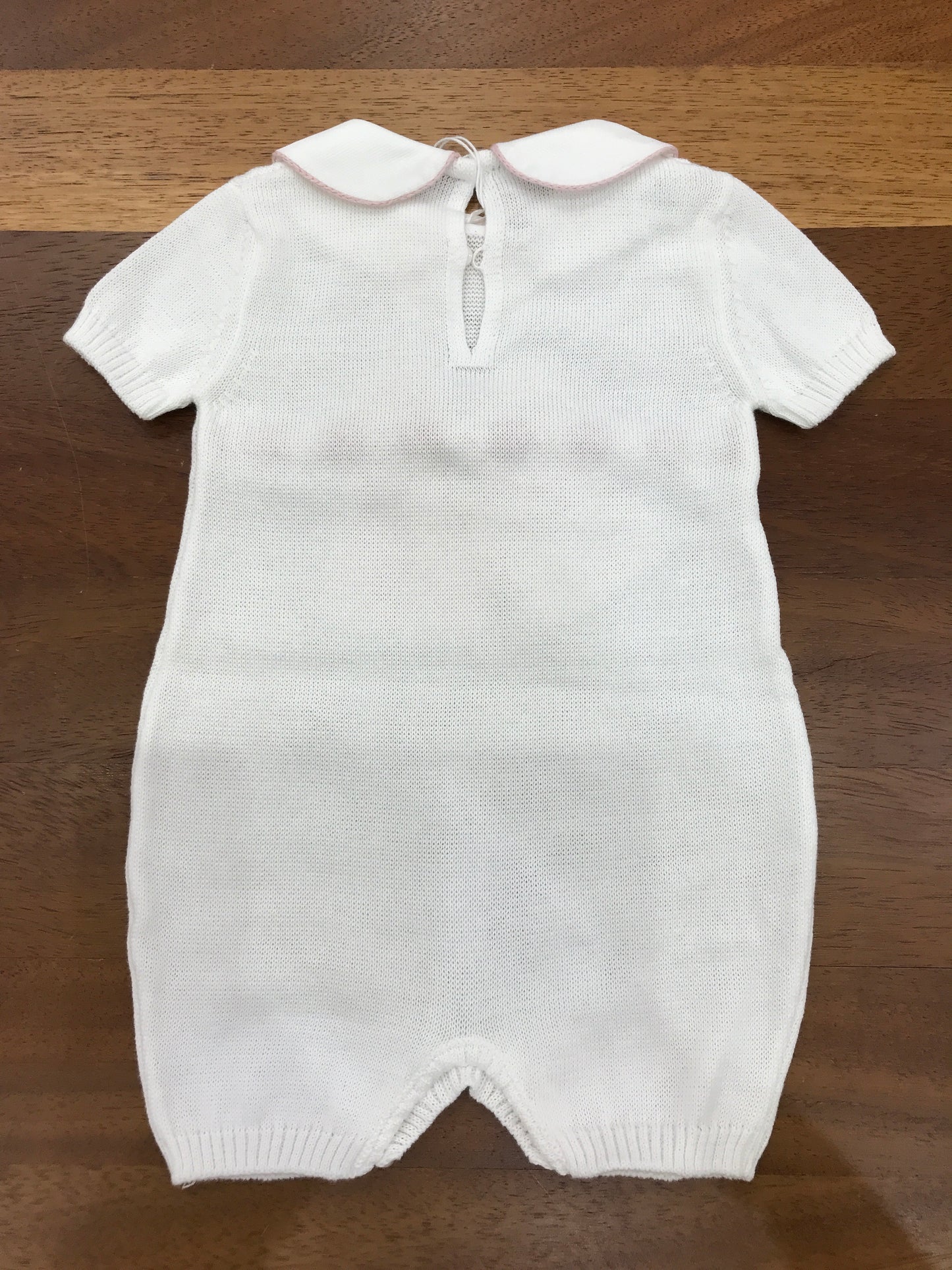 Pagliaccetto Baby Lord in filo bianco mezza manica con fiocco centrale rosa antico