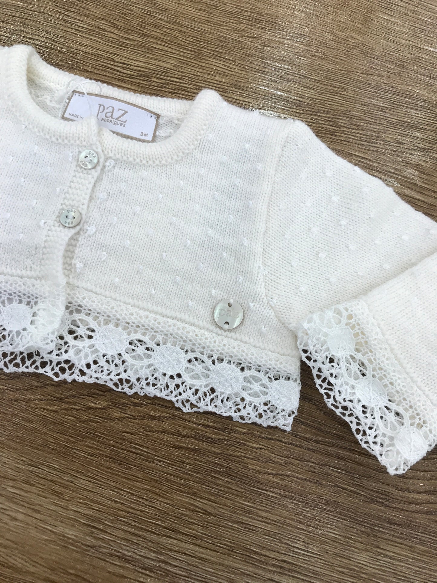 Cardigan Paz Rodriguez in lana panna lavorato con pois in rilievo e pizzo applicato ai bordi