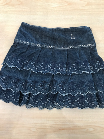 Gonna Byblos in jeans con doppia balza traforata e smerlata con zip laterale