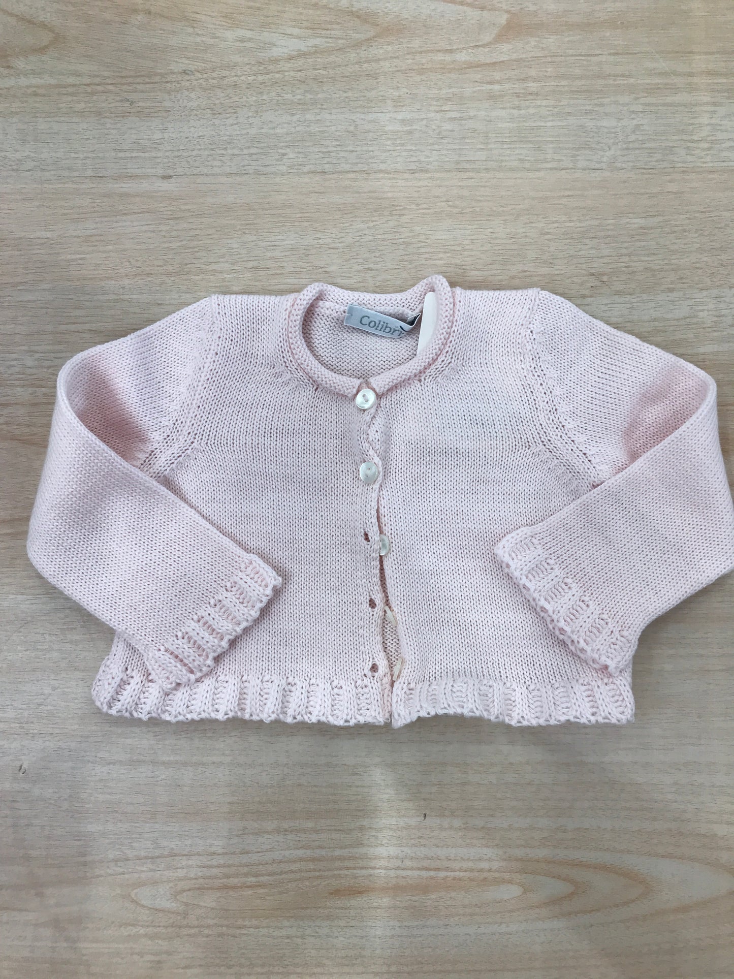 Cardigan Colibrì in filo rosa chiaro con piccoli bottoncini smerlato