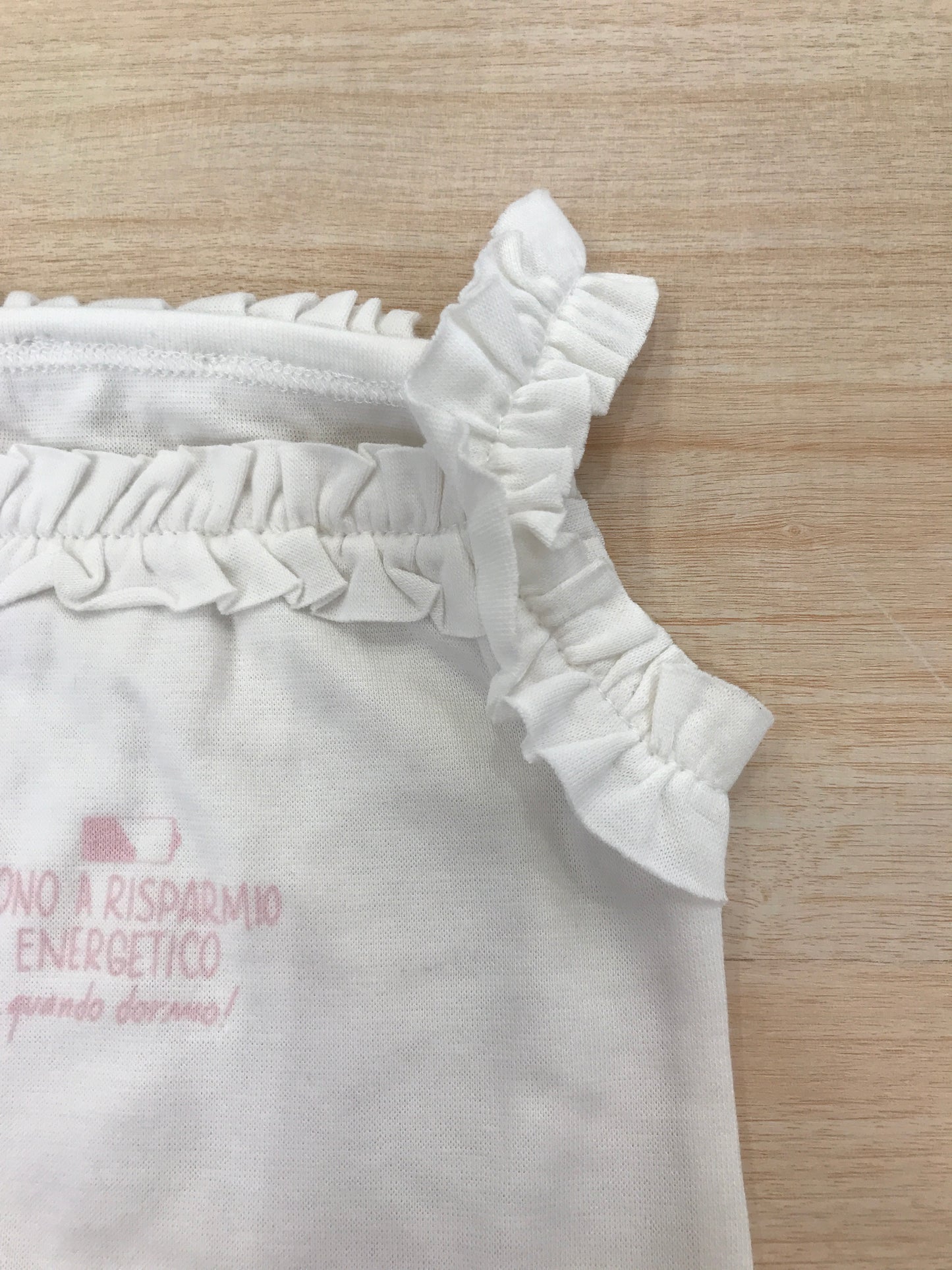 Body Coccodè in cotone con spalline e rusche con disegno rosa sul davanti