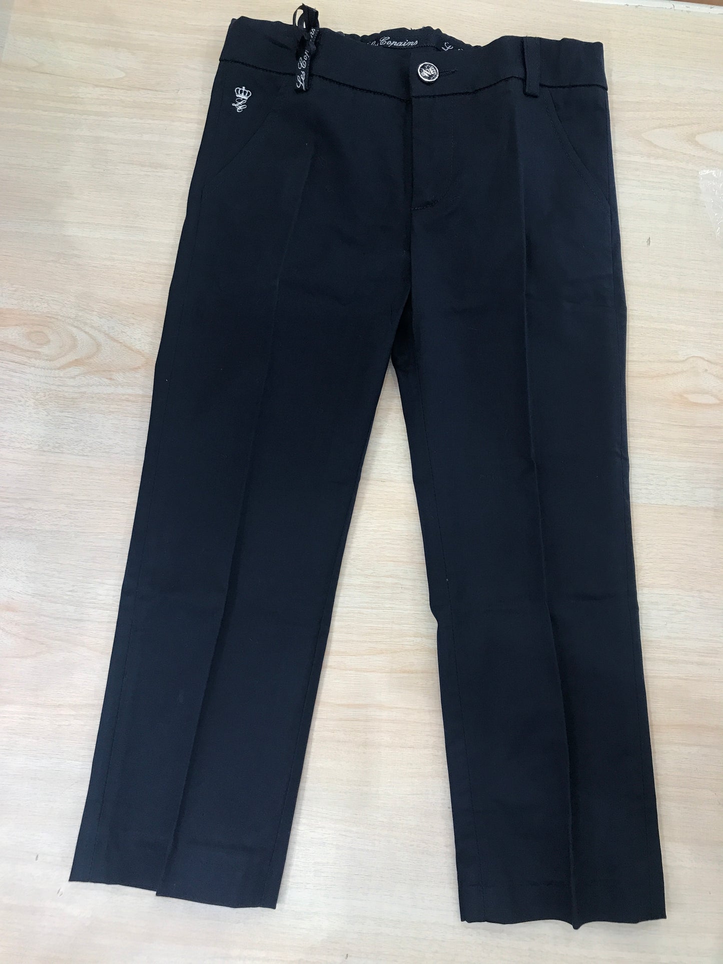 Pantalone Les Copains blu scuro con logo ricamato bianco tasche sul davanti e sul retro