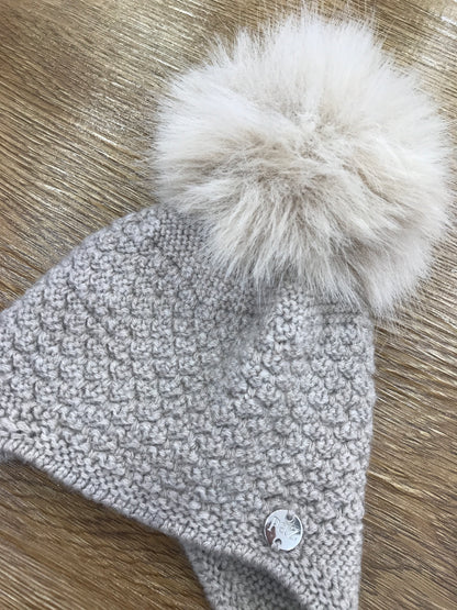 Cappello Paz Rodriguez in lana tortora con pon pon e lacci