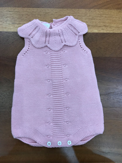 Pagliaccetto PCS in filo di cotone rosa con collo con rouche traforata