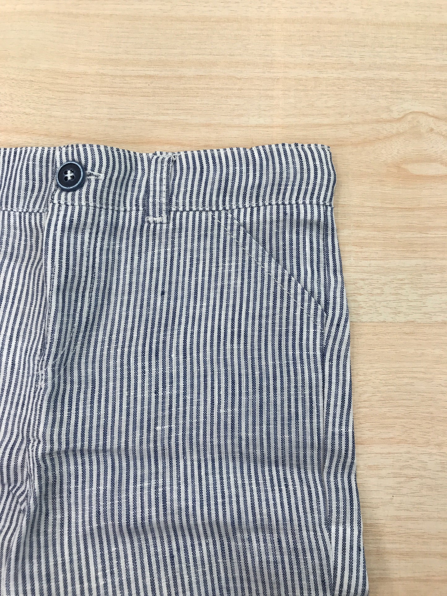 Pantalone Coccodè in cotone corto a righe bianche e blu