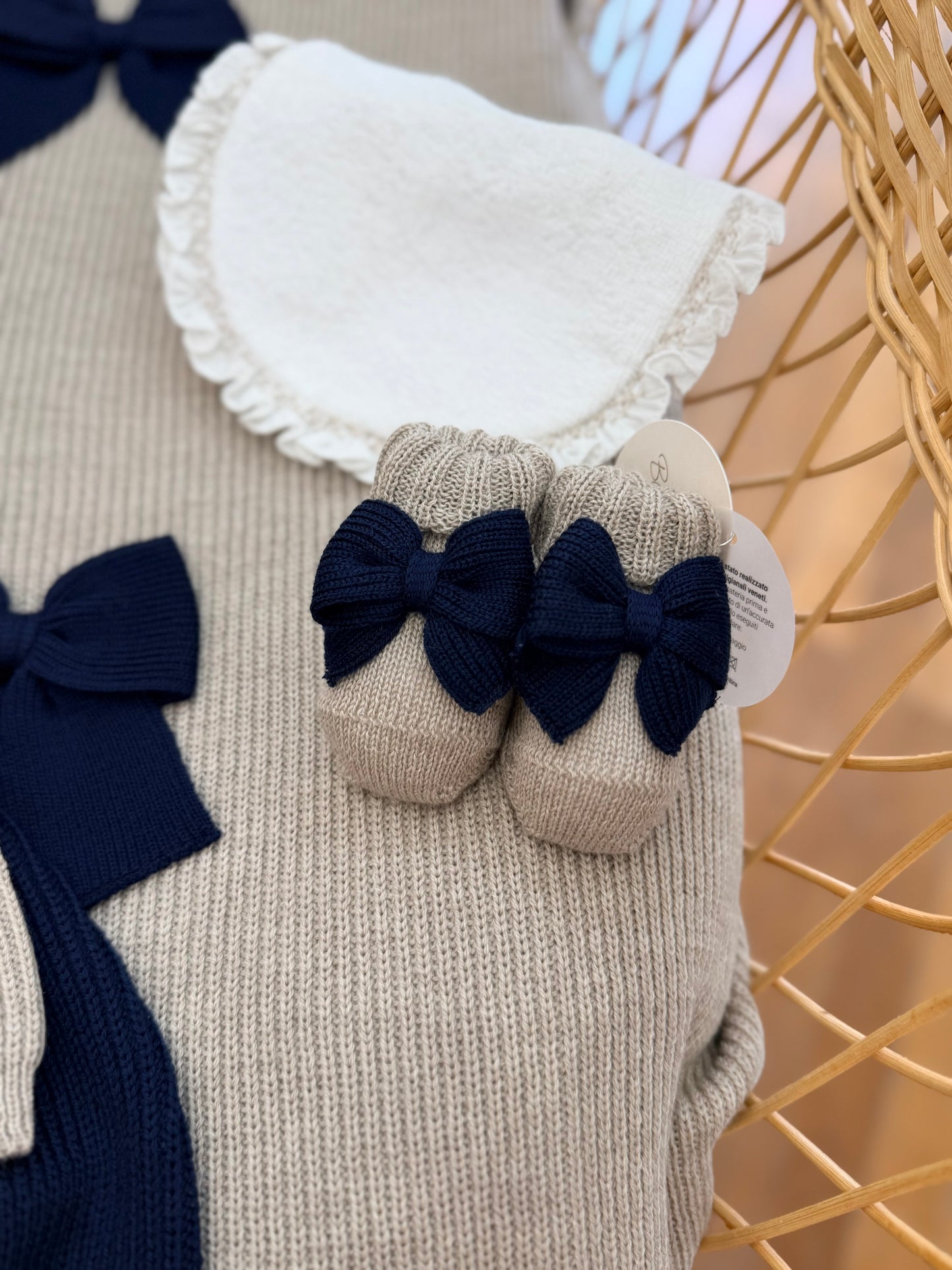 Coordinato Baby Lord a costa inglese in lana tortora e blu scuro con fiocchi