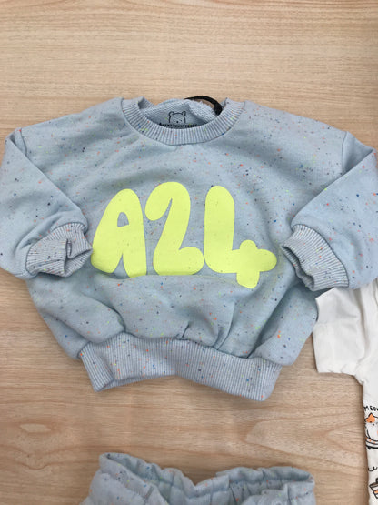 Tuta AVentiQuattrore in cotone celeste tre pezzi con sacca con t-shirt decorata da giochi