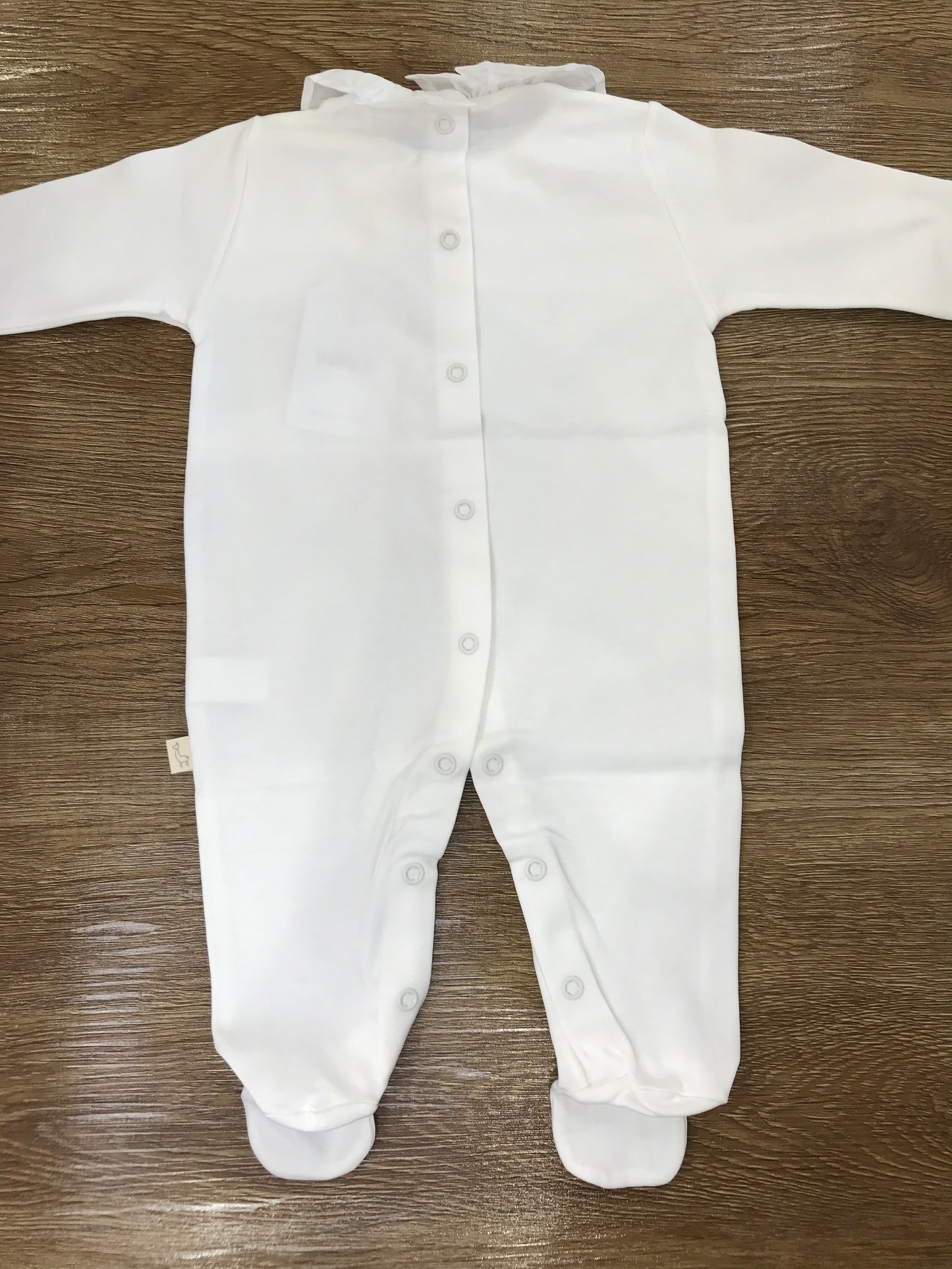 Tutina Baby Gi in cotone panna con rusche e ricamo centrale