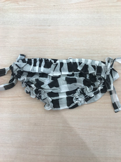 Costume Coccodè con rusche fiocchetti laterali a quadretti bianchi neri e grigi